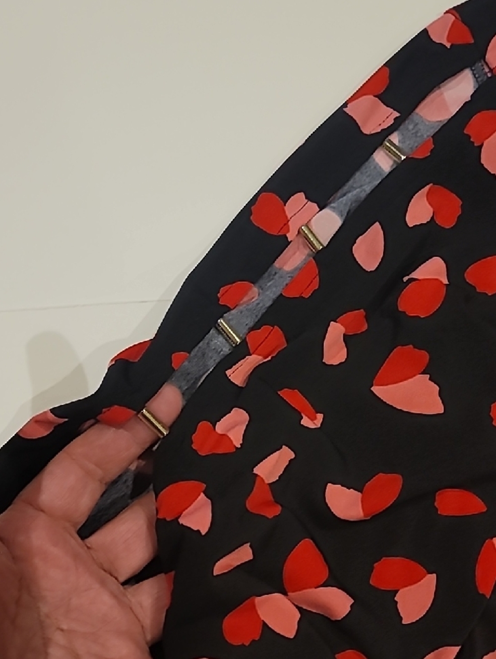 MICHAEL Michael Kors Black Blouse with Red and Pink Petal Print XL - Picture 6 of 12